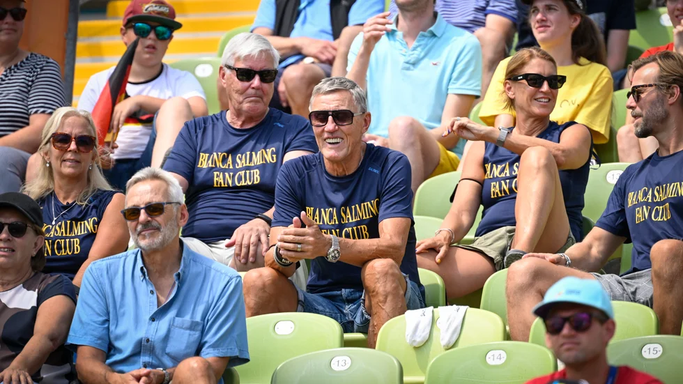 Börje Salming, i mitten, är på plats i München för att heja fram Bianca Salming.