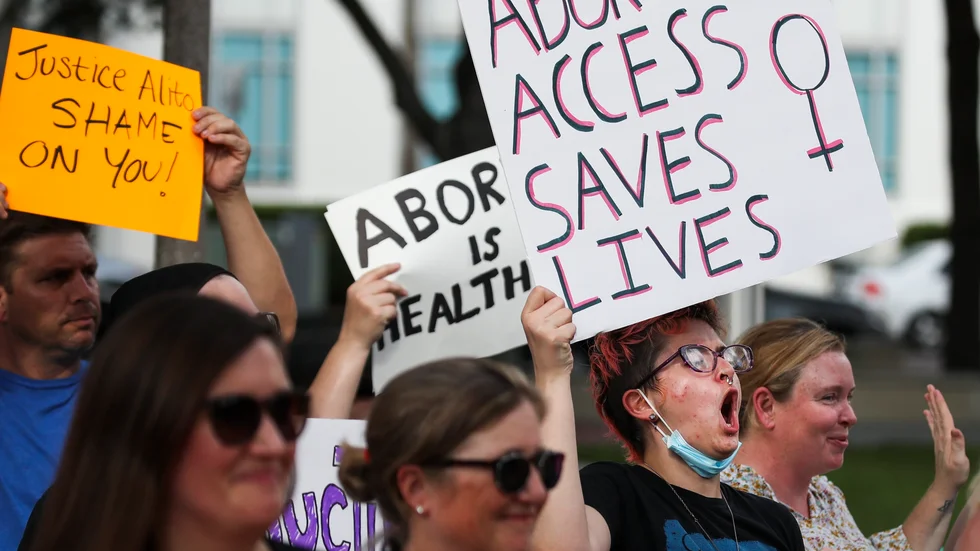 Demonstrationer för aborträtten i Tampa i Florida. Bilden är tagen den 3 maj. Arkivbild.