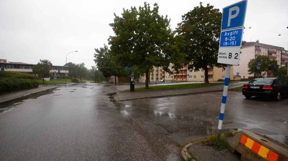 Strax efter klockan 15 på måndagen fick SOS larm om en trafikolycka på Skyttegatan i Nyfors.