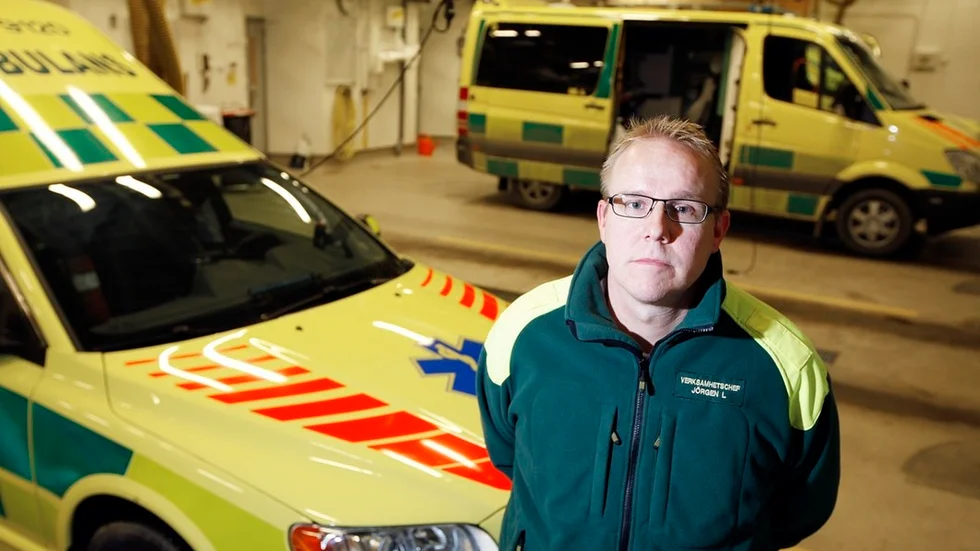Jörgen Lifvakt, verksamhetschef för ambulansen i Sörmland, ser allvarligt på att btvå ambulanser missats i besiktningsrutinerna.