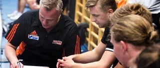 Onyx värvar och testar spelare