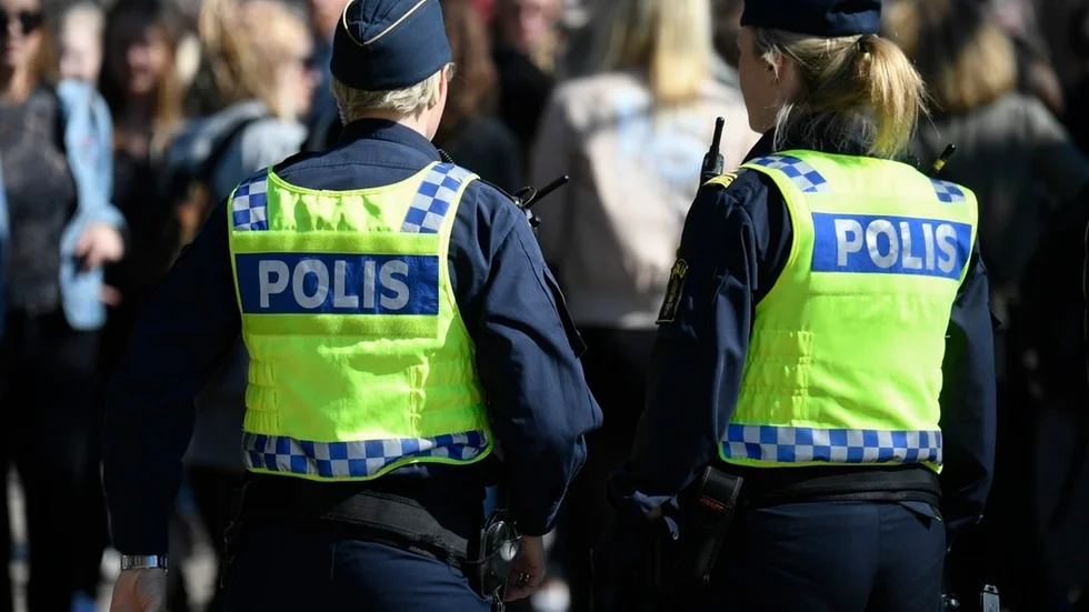 Poliserna behöver bli fler, men det tar tid att utbilda 5 000 nya poliser. Det är därför vi även föreslår införandet av kommunala trygghetsvakter, skriver Christer Nylander (L) och Mathias Sundin (L). FOTO: JOHAN NILSSON/TT