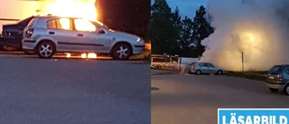 Bil fattade eld – vittne såg en person springa från platsen