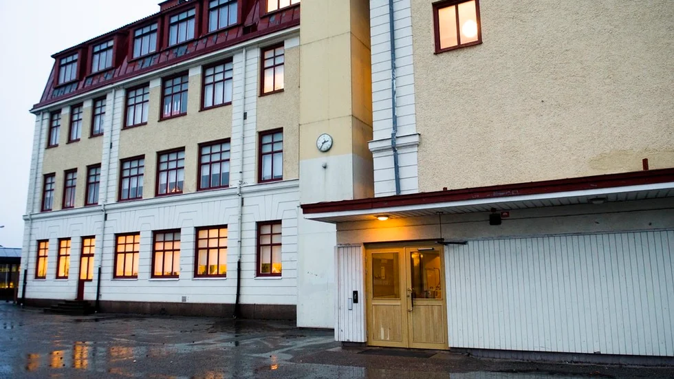 Vad som ska hända med D-skolan, när den nya skolan på Frösängs gärde är färdig är ännu inte klart. Troligtvis kan det då ha ringt in för sista gången.