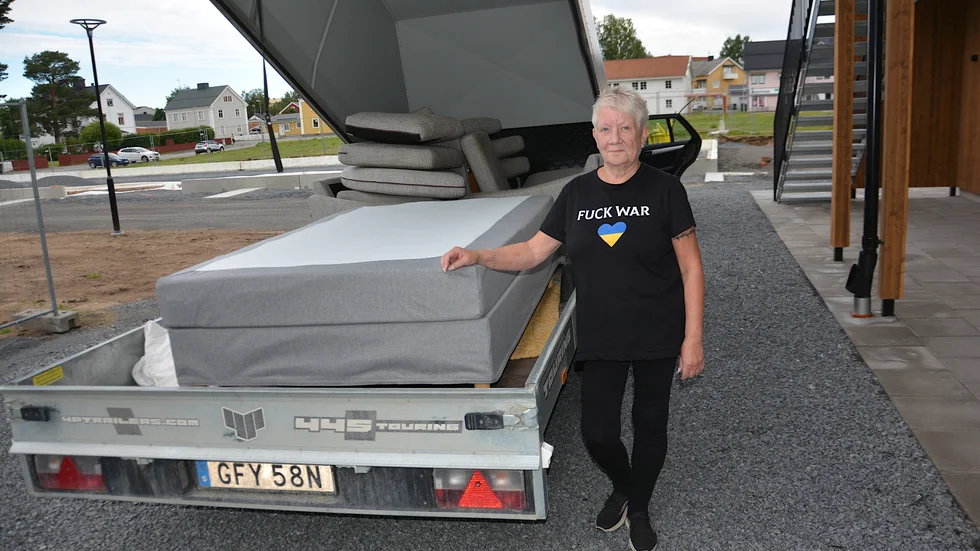 Flyttdagen är här. Anne Oscarsson fick flytta in i sin nya enrummare i söndags som även var hennes födelsedag. "Det känns roligt att få bo i en fräsch lägenhet som första hyresgäst någon gång", säger hon.