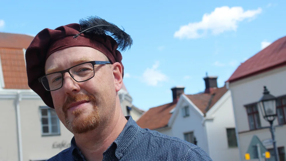 Mattias Holm guidar kostnadsfritt under medeltidsvandringarna i Gamleby.
