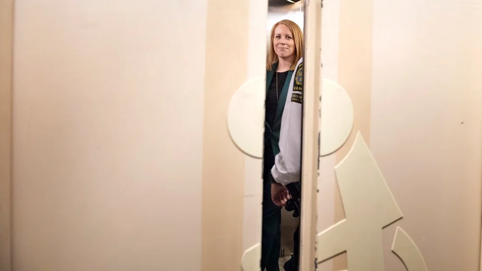 Handlingsutrymmet är inte stort för Annie Lööf (C) i uppdraget att försöka hitta konstruktiva vägar fram till en ny regering. Men hon är skyldig att försöka.