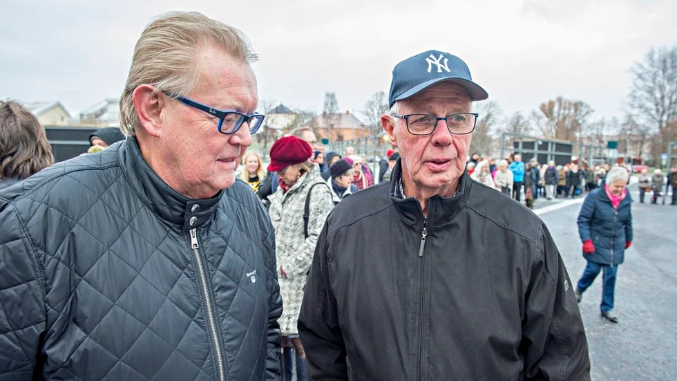 Gilbert Lerjerud och Bengt Preimer höll gott humör i kön, trots kylan.