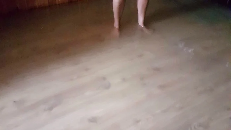 Goda grannar var snabbt på plats och hjälpte till att bära möbler.