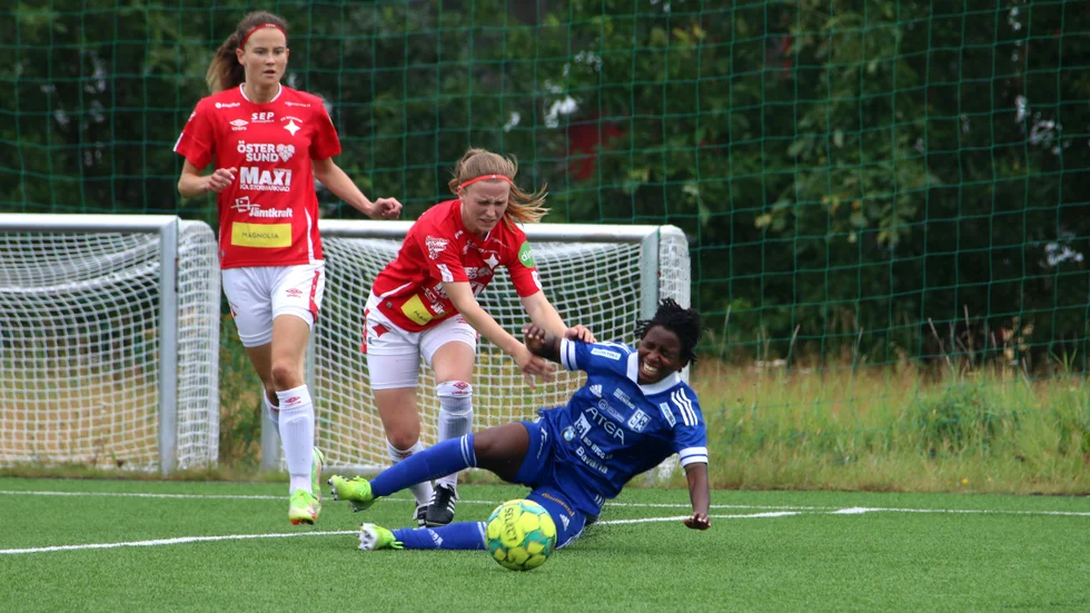 Agnes Namutosi och hennes Storfors AIK var chanslöst mot Notviken fredag kväll (Arkivbild).