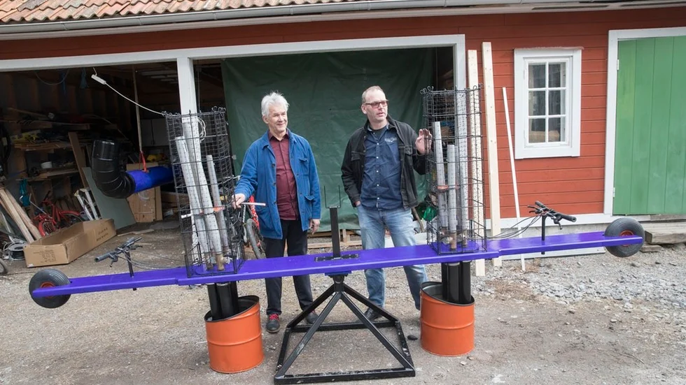 Tuomo Haapala och Anders Bergfjord har byggt orgelgungbrädan som kommer att spelas och gungas på av tusentals besökare på Tom Tits i Södertälje.