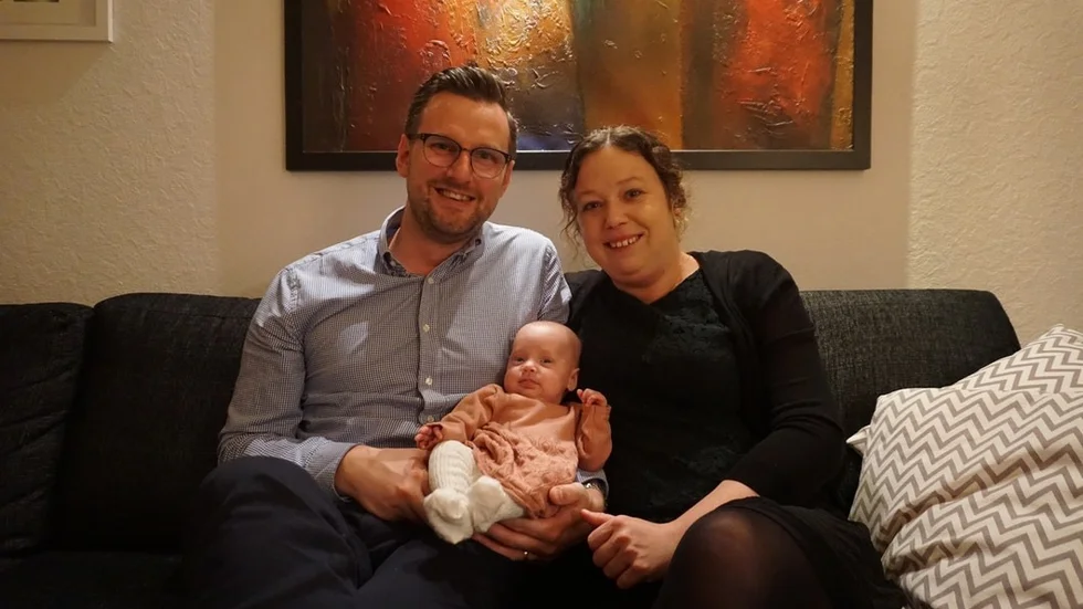 Joakim och Charlotta Lindholm, Alingsås, fick den 29 juni en flicka som heter Lova. Vikt 1085 g, längd 36 cm. Joakim är uppvuxen i Stigtomta men hela familjen bor idag i Alingsås.