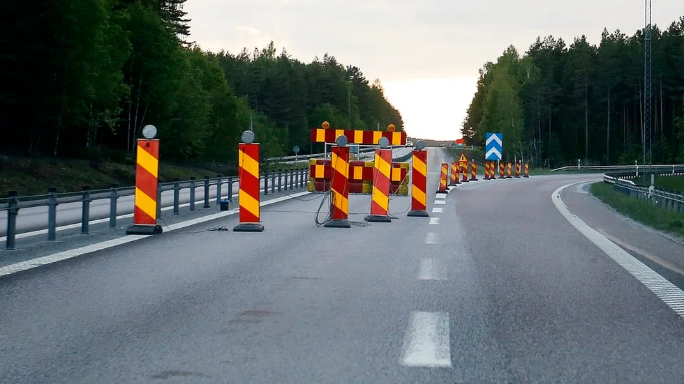I veckor kommer trafiken på E 20 påverkas när vägbanan får ny beläggning.