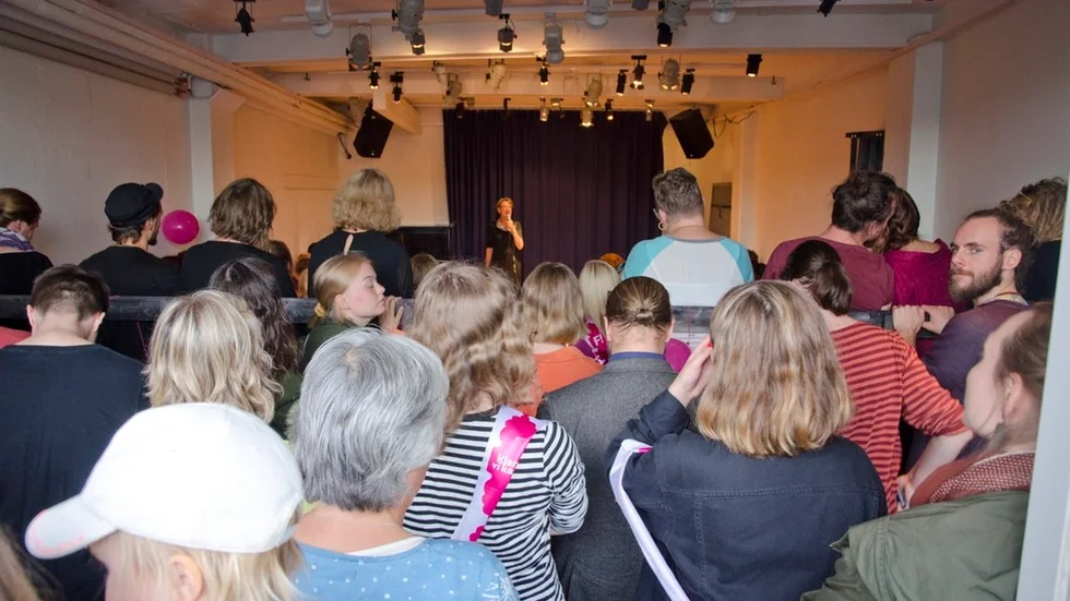 Det var många politiskt intresserade invånare som ville lyssna på Gudrun Schyman som gjorde ett nedslag i Gnesta under tisdagskvällen. "Vi ska in i riksdagen".