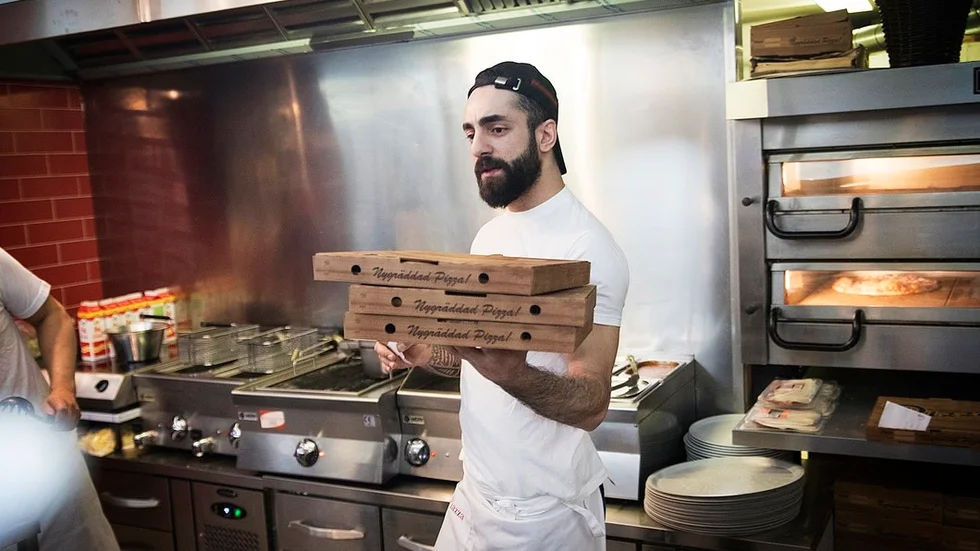 Bawer Falkvallen hoppas många frossar på pizzor under nyårsdagen.