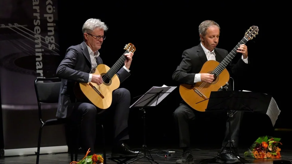 Mats Bergström och Göran Söllscher avslutade konsertens båda halvlekar med en egen avdelning som duo.
