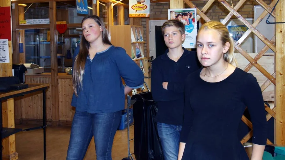 Tyra Malmström, Mattias Eriksson och Lisa Holmstedt representerar elevrådet på Petrus Magni. De anser att en stängning av skolcafeet kan få flera negativa konsekvenser.