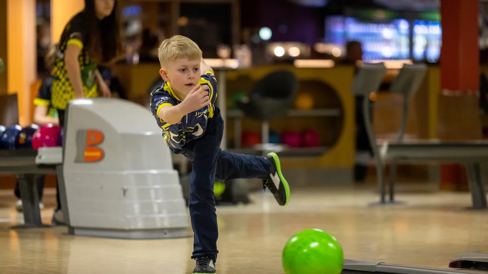 Peter Hodor, generalsekreterare i Svenska Bowlingförbundet, tycker att Sörmlands barn ska röra på sig mer.