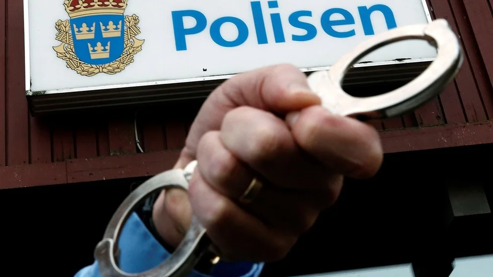 Polis
polisfordon
handfängsel
avspärrning
uniform
