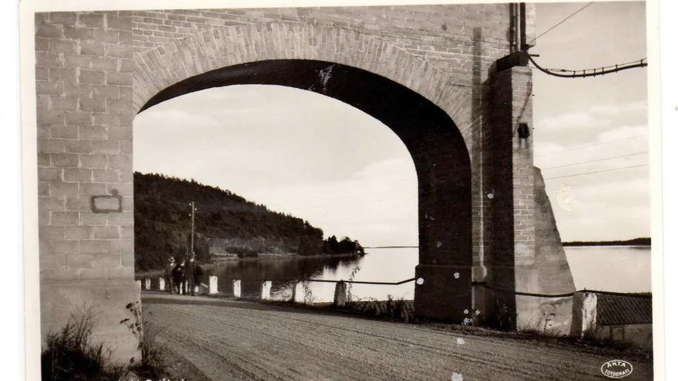 Strandvägen med en nästan kuslig portal.
