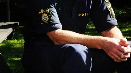 VT hälsar på polishundarna , Christoffer Nielsen blir attackerad , polis , polishund