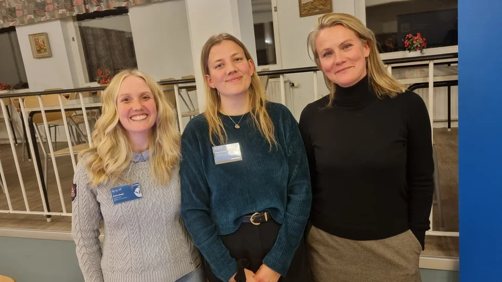Planarkitekterna Fanny Hansson och Anna Herge och Swecos konsult Anna Magnusson är nöjda med kvällen. "Jag är positivt överraskad över hur många som kom", säger Fanny Hansson. 