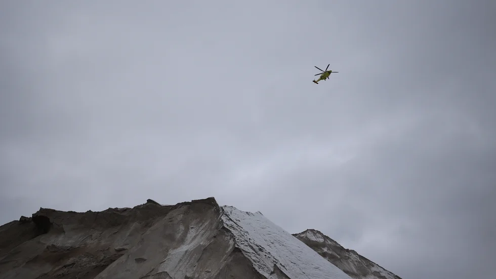 En ambulanshelikopter kallades in och mannen togs med till vård i Norge. Arkivbild.