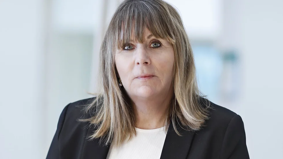 Carina Netterlind, pressekreterare på Vattenfall, säger att teknikerna jobbar med att få tillbaka strömmen. "Det är ett intensivt arbete som pågår", säger hon.