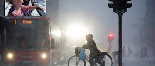 Hon är kvinnan med cykeln – historien bakom ikoniska stormbilden