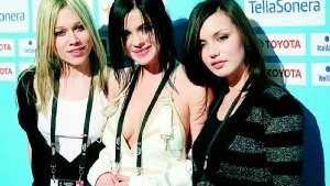 Rysk sång på engelska. Trots att Putin utlyst 2007 till "ryska språkets år" sjöng Serebro på engelska i Eurovision Song Contest.Foto: Pekka Sakki/AP/Scanpix