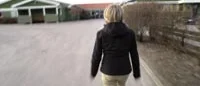 Hon ligger sömnlös om nätterna