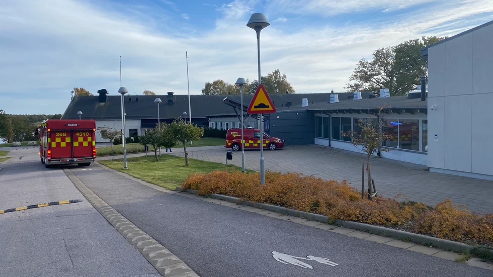 Räddningstjänsten fick rycka ut till Östra ringskolan på ett automatlarm. Larmet verkar ha utslösts av tjuvrökande elever.