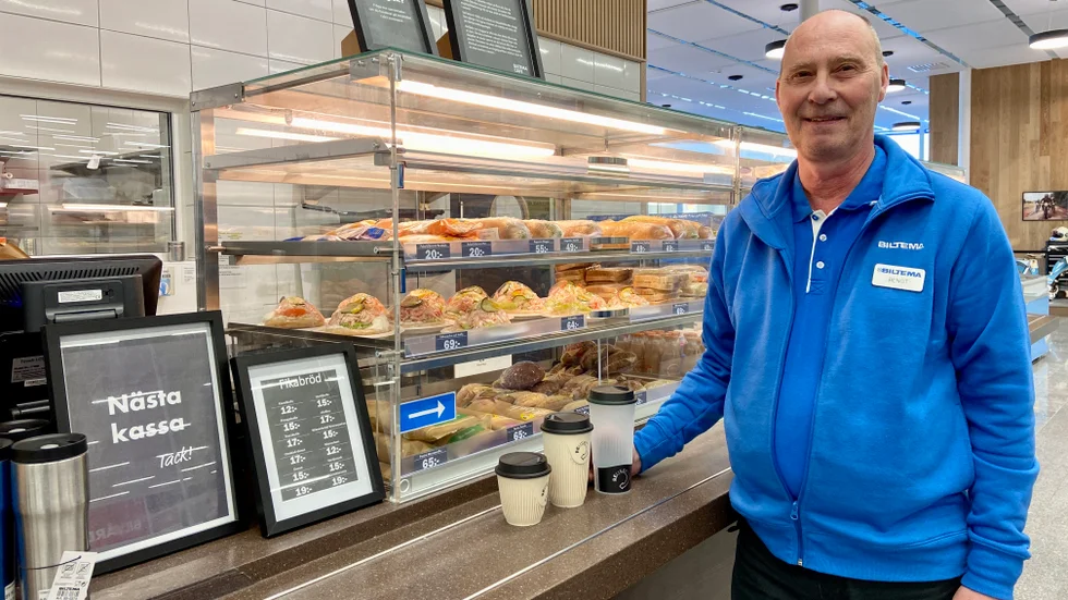 Bengt Ohlsson, varuhuschef på Biltema i Katrineholm, tror att det krävs en inkörsperiod för att kunderna ska vänja sig.