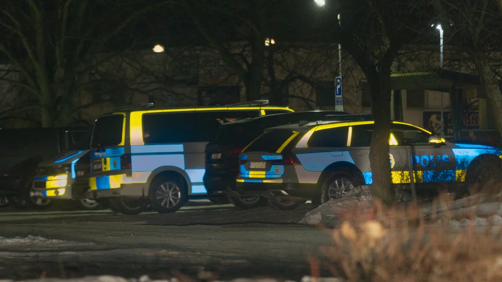 Ett stort antal polisbilar var vid Marielund på torsdagskvällen vid 19-tiden.