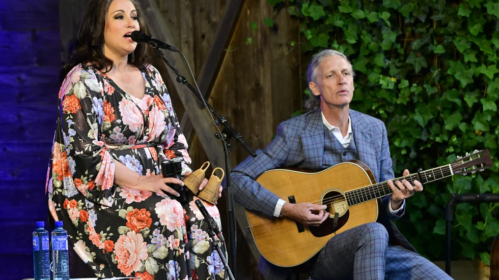 Lisa Nilsson kommer till Stallarholmen i sommar, ihop med Mattias Thorell. Bilden är från Solliden på Öland.