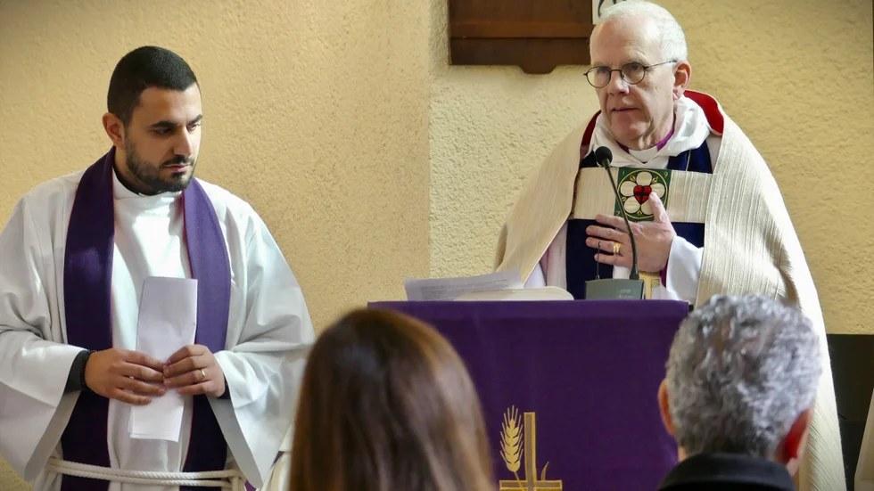 Ärkebiskop Martin Modéus under söndages gudstjänt i den ortodoxa kyrkan i Ramallah.
