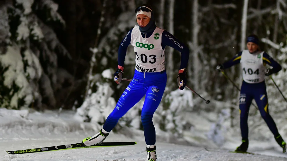 Hon kom hem, hon sågs och segrade. Emmi Nyberg från Storvreta IK var överlägsen på milen i Rexaracet. Till vardags går hon på skidgymnasiet i Sollefteå.