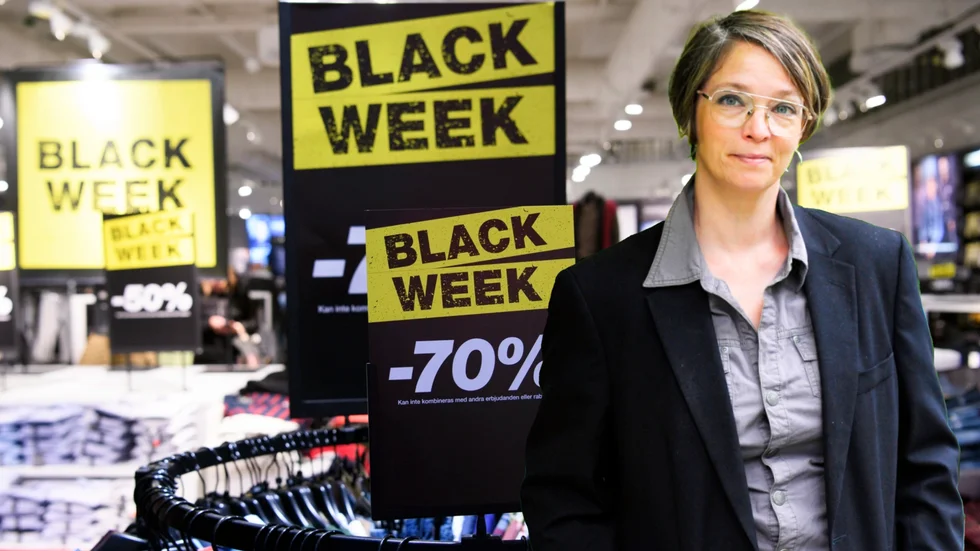 Under Black week shoppar vi för ungefär 8 miljarder kronor. Krönikören frågar sig om det är en sund tradition.