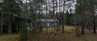 Nya ägare till mindre hus i Hellvi - prislappen: 1 995 000 kronor