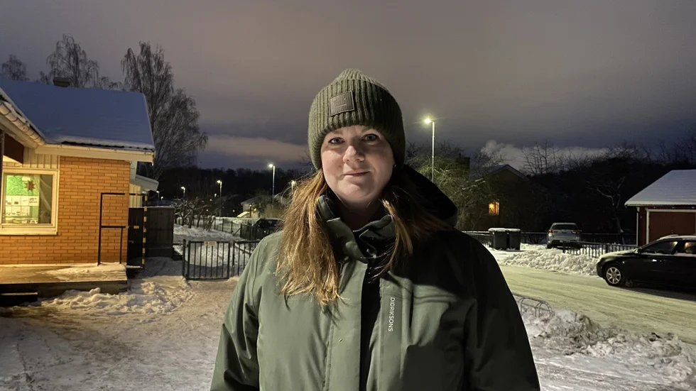 Föräldern Anna Åstrand funderar över hur 70 elever till ska få plats på Skolgårda.