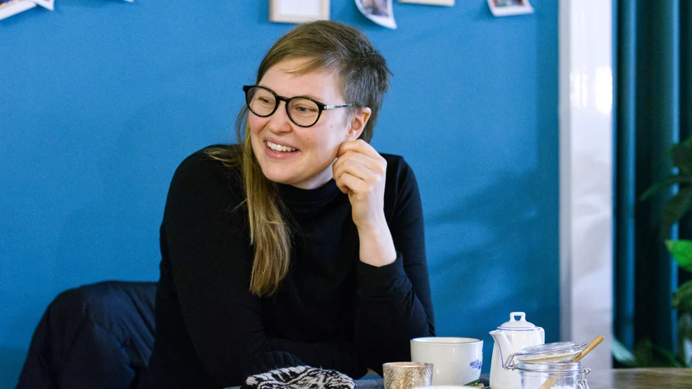 Bodens största rockstjärna, Jonna Löfgren, har varit i Norrbotten i veckan för att träffa familjen – och spela trummor inför tusentals åskådare tillsammans med Lars Winnerbäck. 
