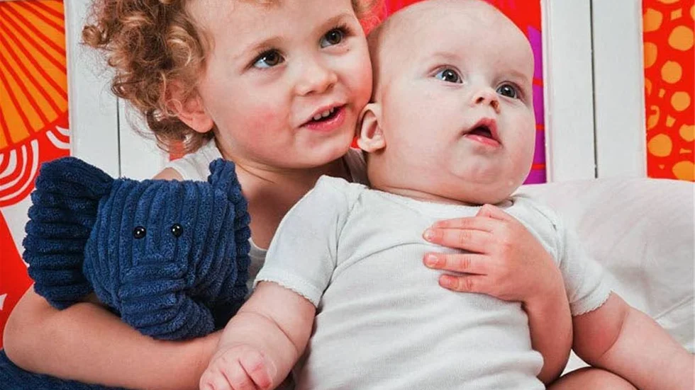Daniela Musazzi och David Kennberg, Malmö, fick den 19/6 sonen Matteo. Längd 50 cm, vikt 3 280 g. Storebror heter Nicolas. David är född och uppvuxen i Linköping.