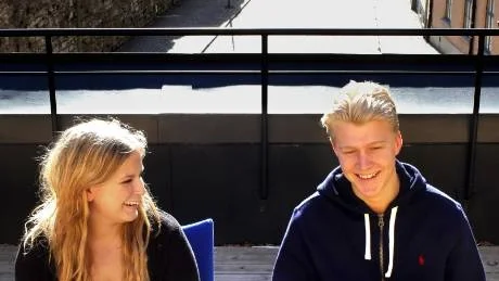 Vi arbetar för att få fler ungdomar att driva företag på gymnasiet, inte minst på de yrkesförberedande programmen, säger Lisa Engström, regionchef, och Adam Ladebäck, vice regionchef på UF Gotland.