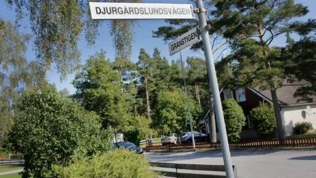 Inbrott. I villaområdet kring Djurgårdslundsvägen drabbades flera boende av helgens inbrott. Tre unga män sitter nu anhållna misstänkta för brotten. foto: joel nilsson