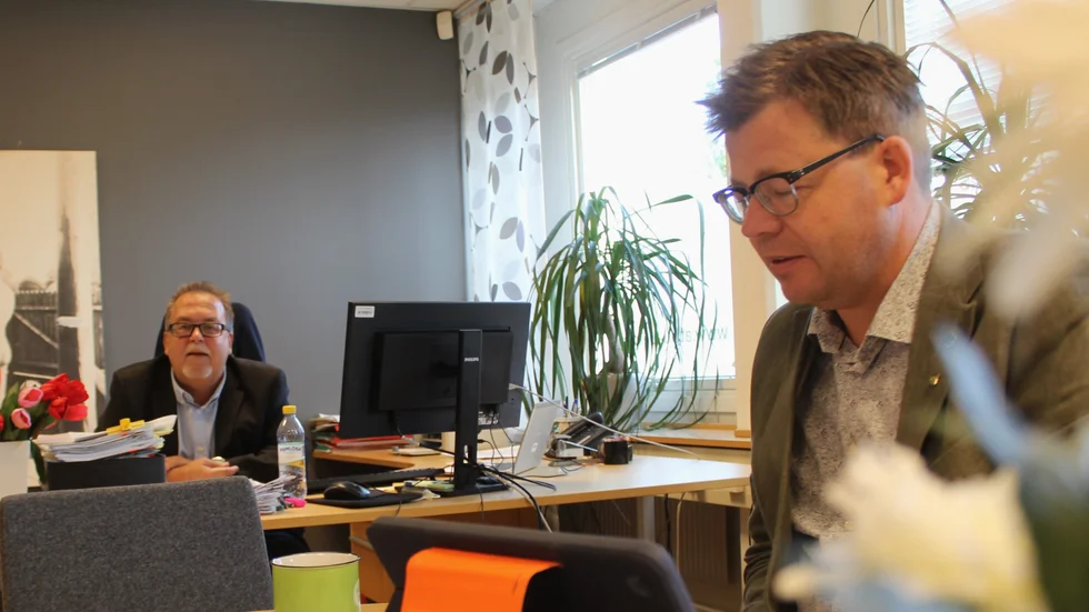Kommunalråden Thomas Lidberg (S) och Joakim Magnusson (C) släpper nu listan över vad S+C+V+L+MP-majoriteten lägger oanvända pengar från kontot för oförutsedda händelser på. 