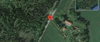 Singelolycka på väg 221 - helt stopp i ett körfält