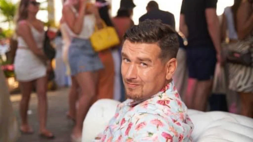 Robinson-Dennis, som han kallas, har fått en hel del fans efter programmet. "Det har hänt några gånger att folk står och väntar på mig utanför min bostad", berättar han. Biljetterna till ståupp-gigget sålde slut på en vecka.