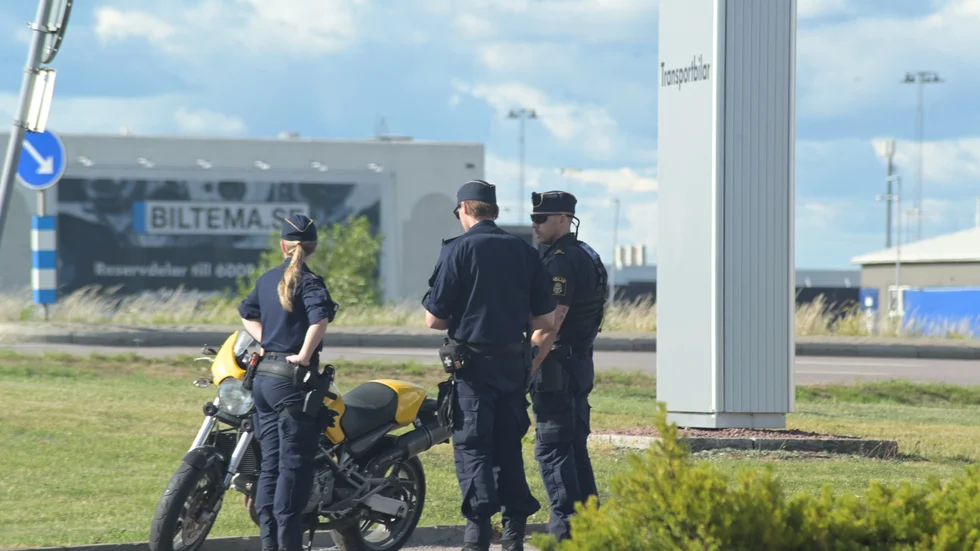 En motorcyklist körde omkull på Tornby under torsdagseftermiddagen. Föraren fördes till sjukhus men ska ha varit vaken och talbar.