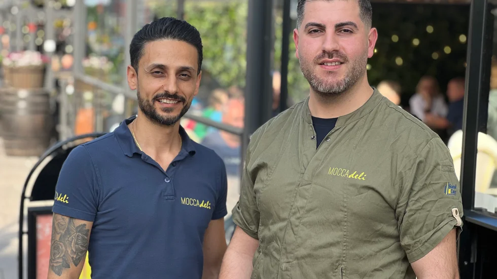 Vännerna Gabriel Buyukaslan och Daniel Altinsu från Södertälje har tagit över Mocca deli i Eskilstuna. 
