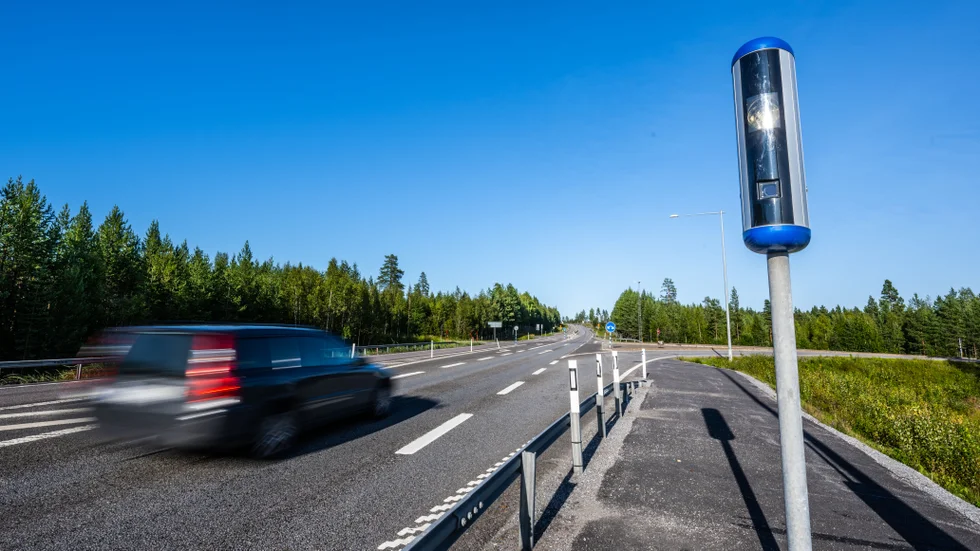 Fartkamerorna på sträckan Rosvik-Kopparnäs fångade flest fartsyndare i Norrbotten under 2022. Samtidigt minskade antalet fortkörningar i Norrbotten jämfört med 2021.